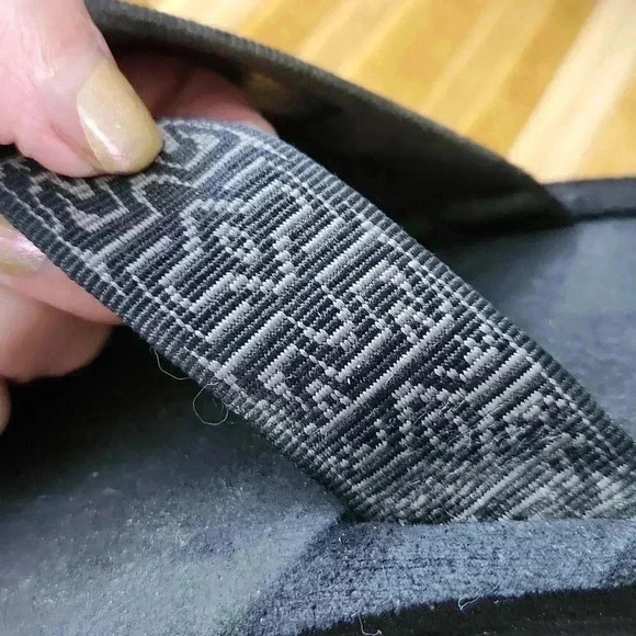 Men's Size 11 Teva Black Flipflops - Picture 15 of 15